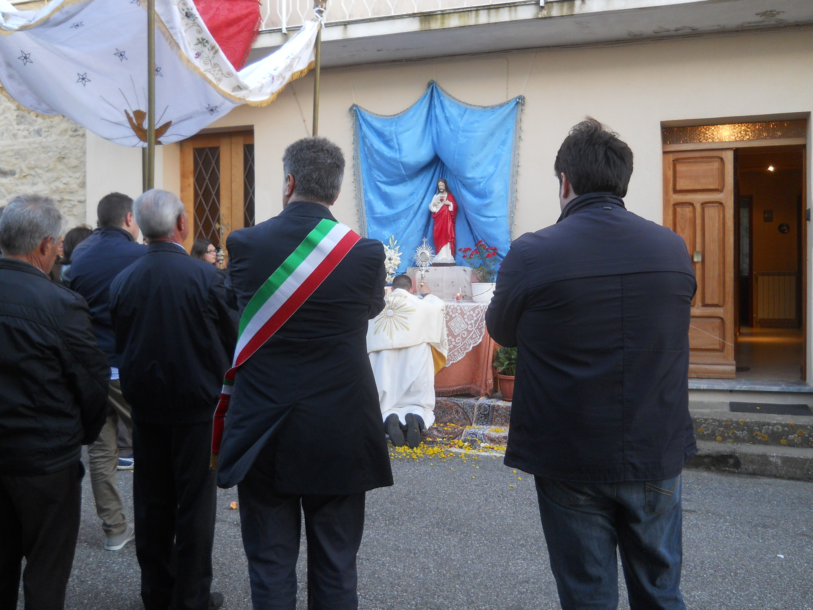 la sosta della processione all'altarino